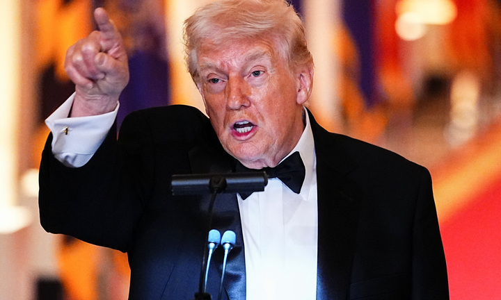 Ông Trump tuyên bố điều tàu bệnh viện tới Greenland