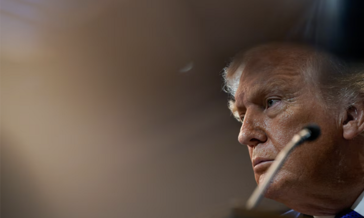 Ông Trump tiếp tục chỉ trích Tòa án Tối cao, cảnh báo áp dụng công cụ thuế khác