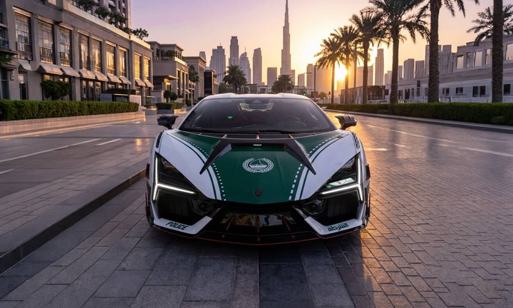 Mansory tặng cảnh sát Dubai siêu xe Lamborghini Revuelto độ cực hiếm