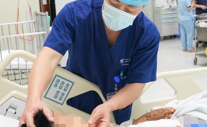 Bé 9 tuổi nhặt vật giống bóng đèn, đấu pin rồi phát nổ