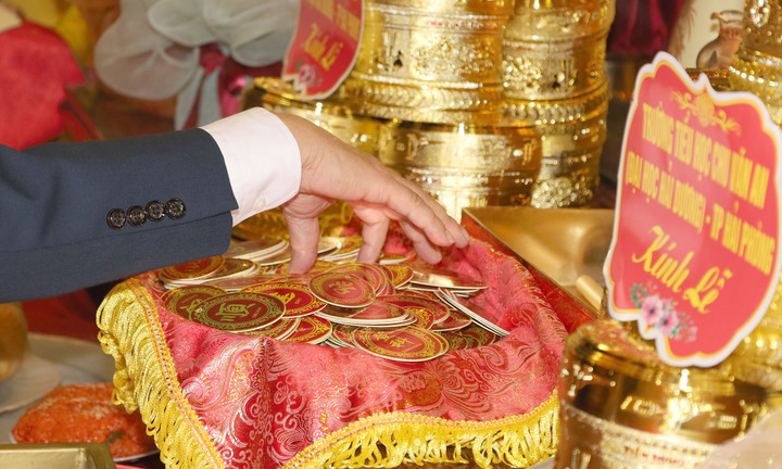 Về đền thờ thầy giáo Chu Văn An - 'Vạn thế sư biểu' ở Hải Phòng xin chữ đầu năm