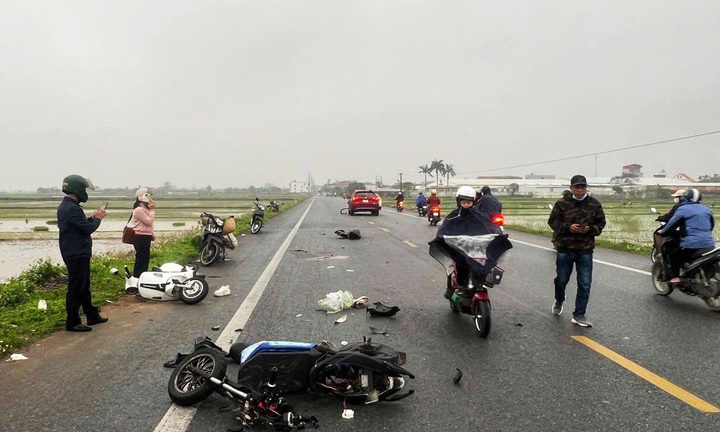 Ô tô va chạm xe máy điện, 2 học sinh tử vong thương tâm