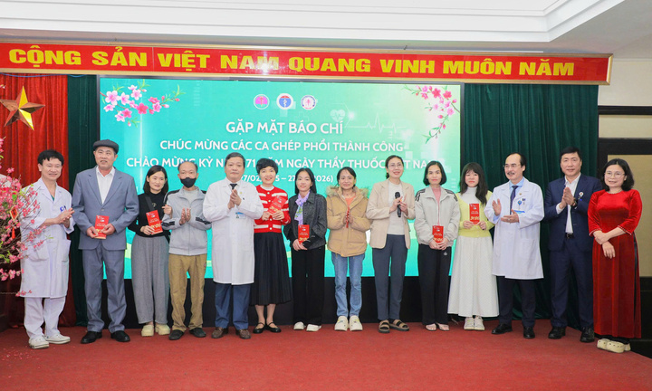 Cuộc hội ngộ đầy xúc động của 8 bệnh nhân được hồi sinh nhờ ghép phổi