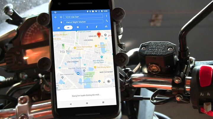 Gắn điện thoại xem Google Maps khi lái xe có bị phạt?
