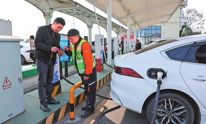 Cách Trung Quốc xóa nỗi lo hết pin cho người dùng xe điện