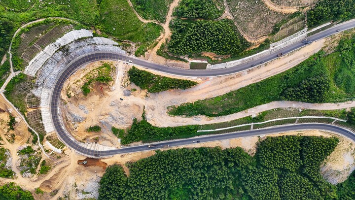 Cao tốc Quy Nhơn – Pleiku: 'Giải phóng mặt bằng đến đâu, thi công đến đó' 