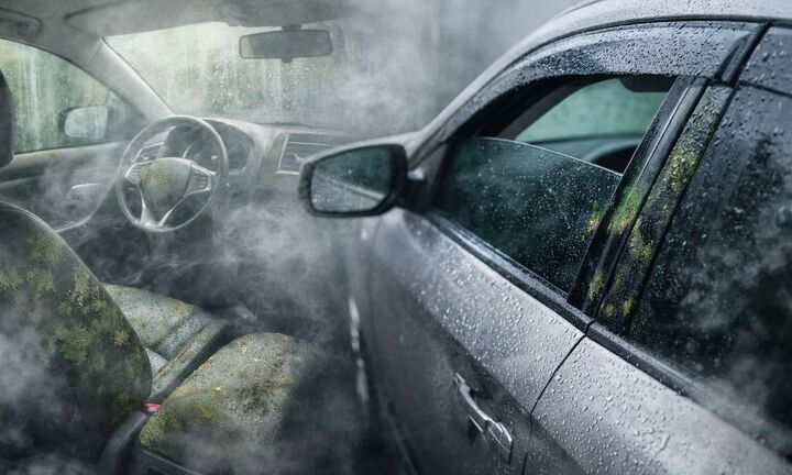 Trời nồm ẩm nên mở cửa kính ô tô?