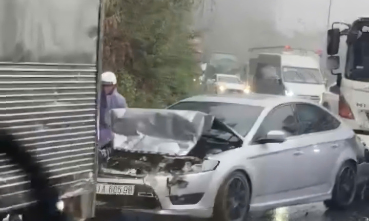 Tai nạn liên hoàn trên đèo Bảo Lộc, giao thông ùn tắc cục bộ