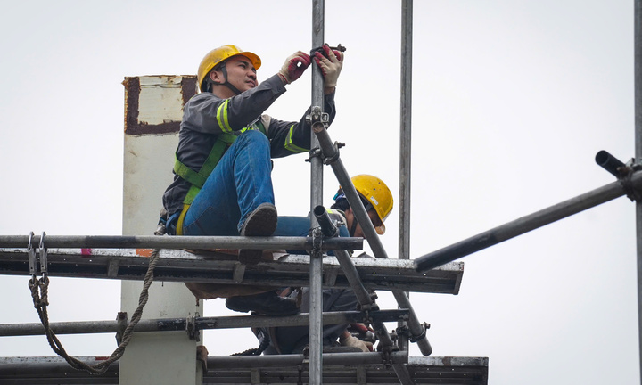 Công nhân muốn nghỉ hết rằm tháng Giêng, doanh nghiệp đưa xe lên tận bản đón thợ