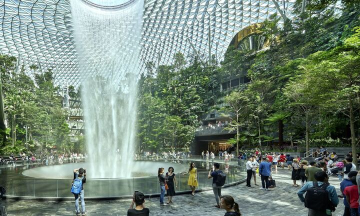 Sân bay Changi tốt nhất thế giới đẹp và hiện đại cỡ nào? 