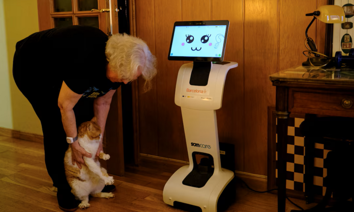 Công nghệ 28/2: Google Maps được gỡ hạn chế, robot nhảy múa cùng người cao tuổi