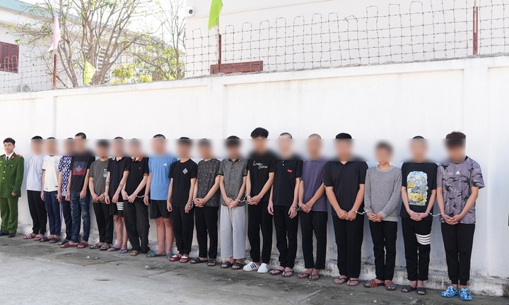 Xử lý 18 thanh thiếu niên mang hung khí chạy xe lạng lách, gây rối ở Nghệ An