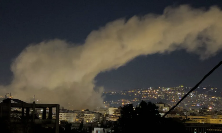 Israel tiêu diệt lãnh đạo tình báo Hezbollah, tấn công trên khắp Lebanon