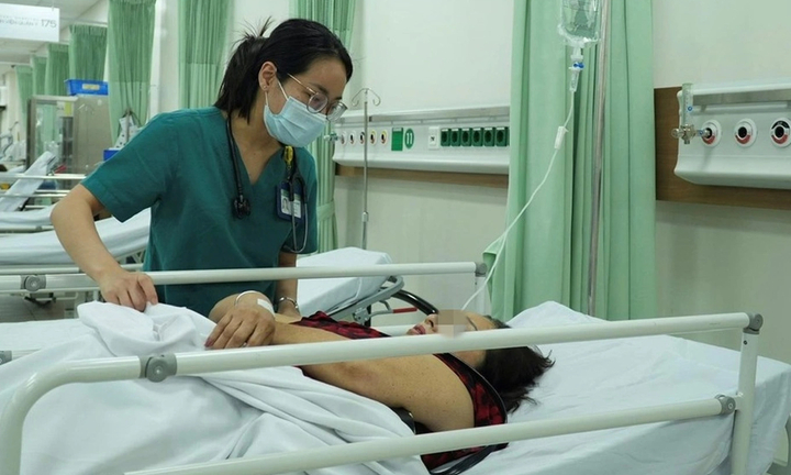 Số người nghi ngộ độc sau ăn bánh mì ở TP.HCM tăng lên 22