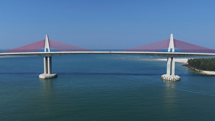 Cận cảnh cầu vượt biển dài nhất miền Trung đang chờ thông xe ở Huế