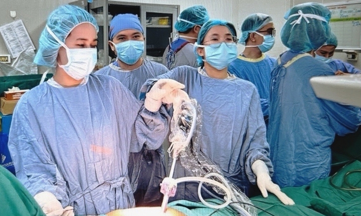 Đau bụng âm ỉ kèm vàng da nhẹ, đi khám phát hiện 2 bệnh ung thư cùng lúc