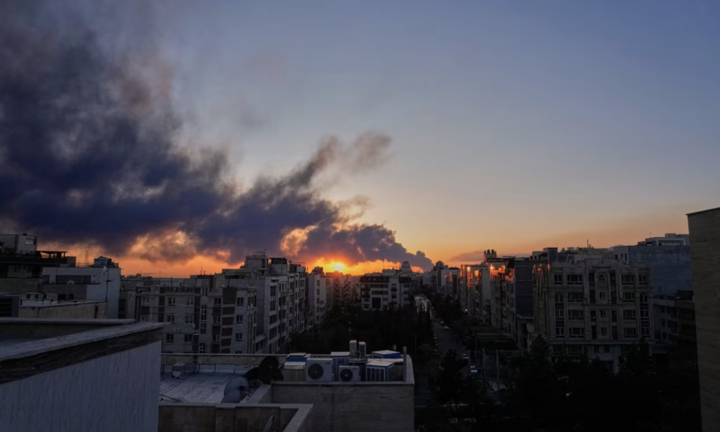 Israel bắt đầu 'làn sóng' tấn công quy mô lớn vào Iran