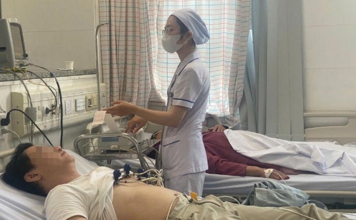 Nhiều người nhập viện nghi ngộ độc bánh mì: Bộ Y tế yêu cầu điều tra, xử lý