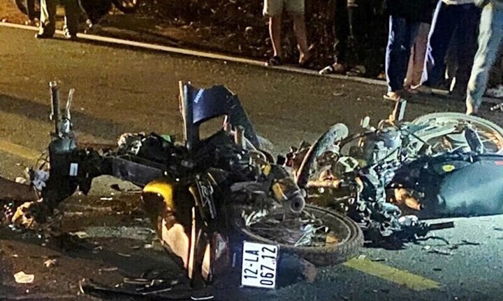 Hai xe máy đấu đầu, 4 thanh thiếu niên thiệt mạng