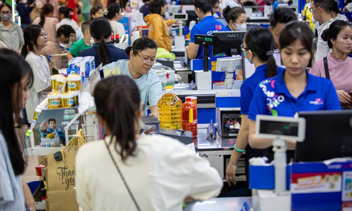 Mùa 8/3 rộn ràng tại Co.opmart: 7.500 quà xinh trao tay – Ưu đãi đến 50%