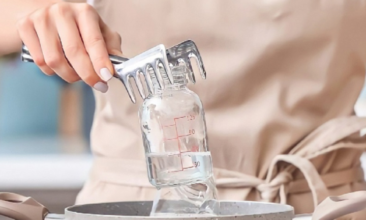 Dùng nước sôi tráng bình sữa có đủ an toàn cho trẻ nhỏ?