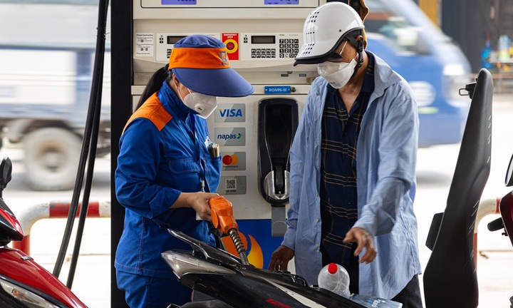 Giá xăng dầu đồng loạt 'bốc đầu', tăng mạnh nhất hơn 7.000 đồng/lít