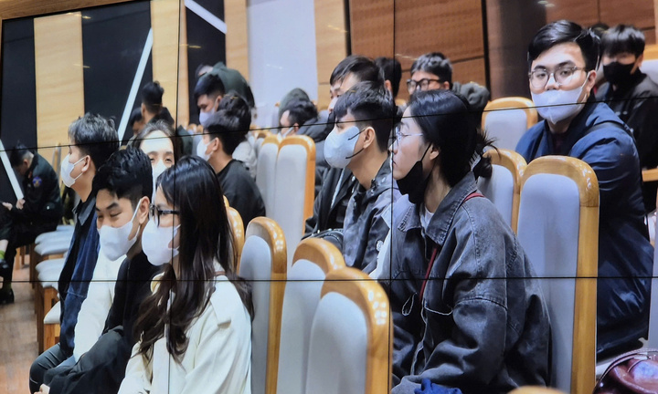 Bắt nhiều bình luận viên nổi tiếng và những kẻ cầm đầu của Xôi Lạc TV