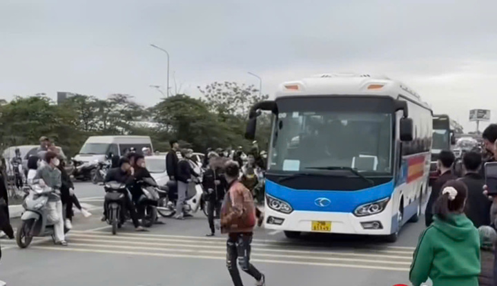 Xử lý nam thanh niên chặn đầu xe chở tân binh nhập ngũ