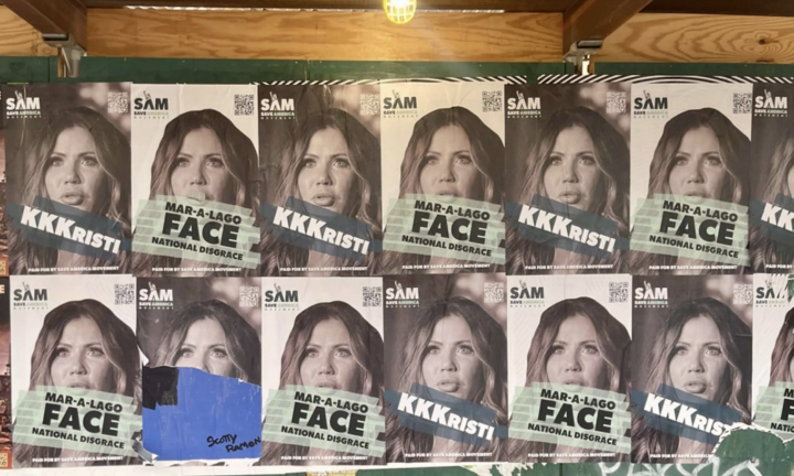 Tổng thống Trump sa thải thành viên đầu tiên trong nội các