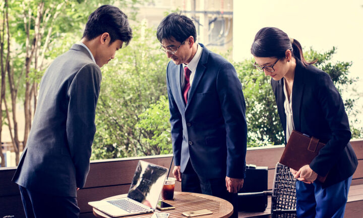 Vì sao người Nhật Bản luôn cúi người khi chào?