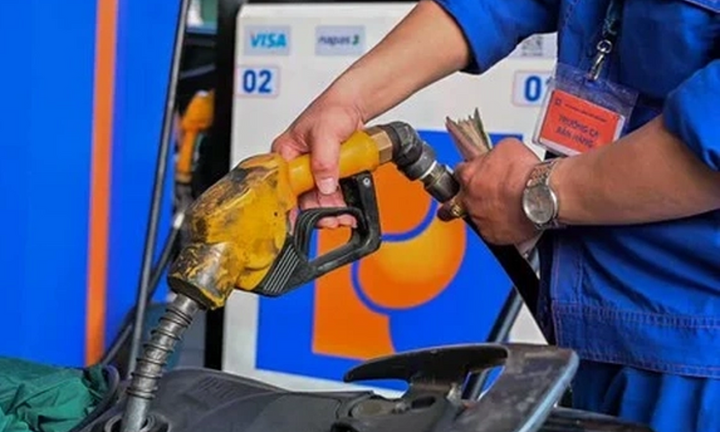 Phó Thủ tướng yêu cầu bảo đảm nguồn cung xăng dầu cho thị trường trong nước