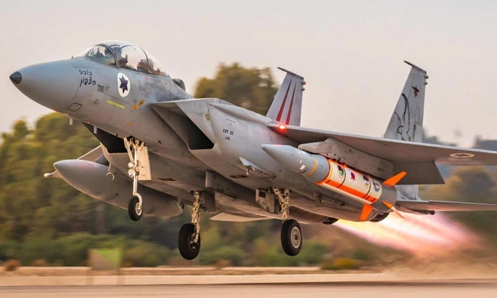 Sức mạnh đáng sợ của tên lửa Blue Sparrow Israel dùng tập kích Iran