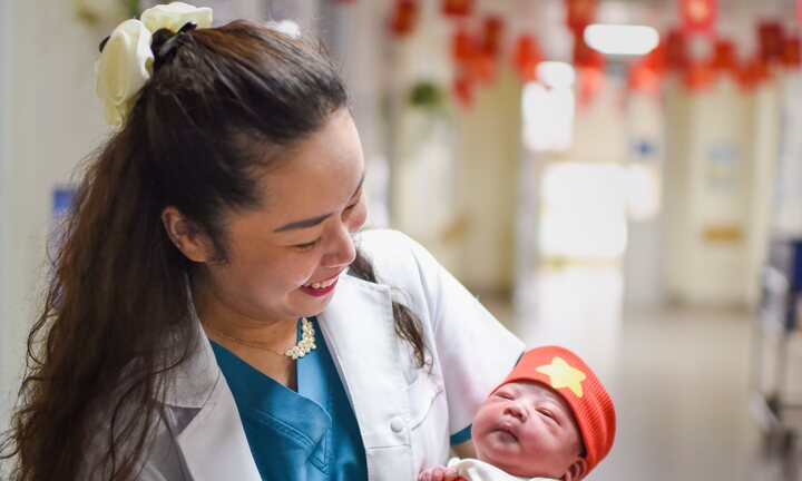 Tiếng khóc của bé 1,1kg và khoảnh khắc nín thở giữa hai sinh mạng của nữ bác sĩ