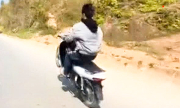 Sơn La: Quay clip bốc đầu xe máy trên quốc lộ, hai thiếu niên bị triệu tập