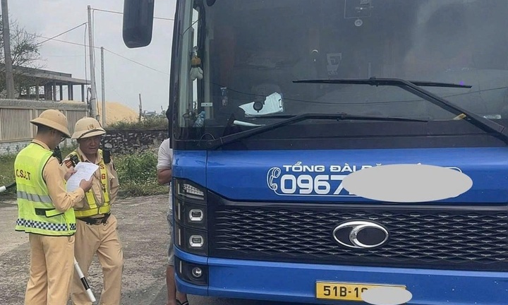 Xe khách chở quá 19 người, bị phạt hơn 140 triệu đồng 