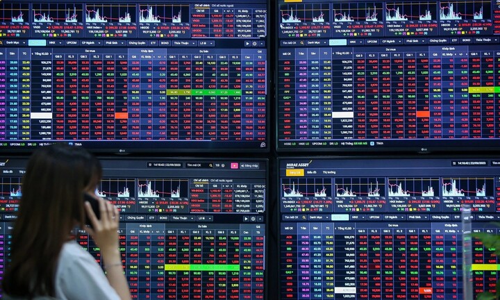 Chứng khoán hôm nay có giảm tiếp sau phiên rơi kỷ lục 115 điểm?