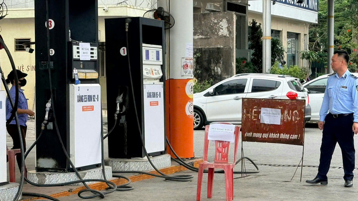 Quảng Ninh mở đường dây nóng xử lý cửa hàng xăng dầu găm hàng