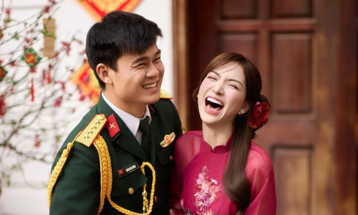 Khoảnh khắc Đại uý Văn Cương hỏi cưới Hoà Minzy gây bão mạng