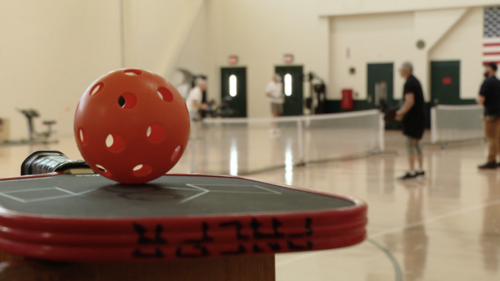 Pickleball 'xâm chiếm' nhà tù Mỹ, phạm nhân ngoan được đánh với quản giáo