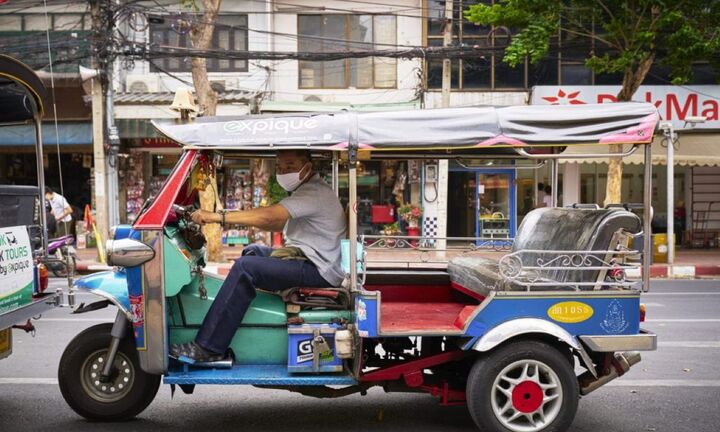 Vì sao người Thái Lan kiêng ăn mía khi lên xe?