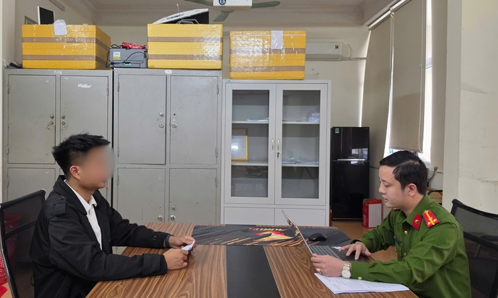 Tài xế trong vụ chặn đường, thách thức 'đỗ đến mai' ở Hà Tĩnh bị phạt 5 triệu đồng