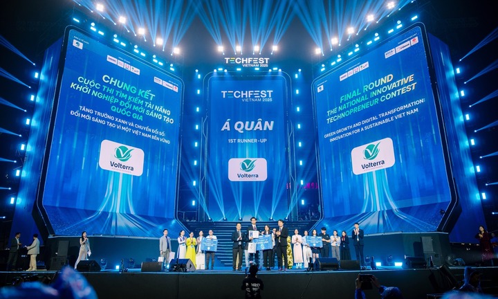 Startup từ phòng lab VinUni phát triển 'bộ não' điều phối mạng lưới sạc xe điện