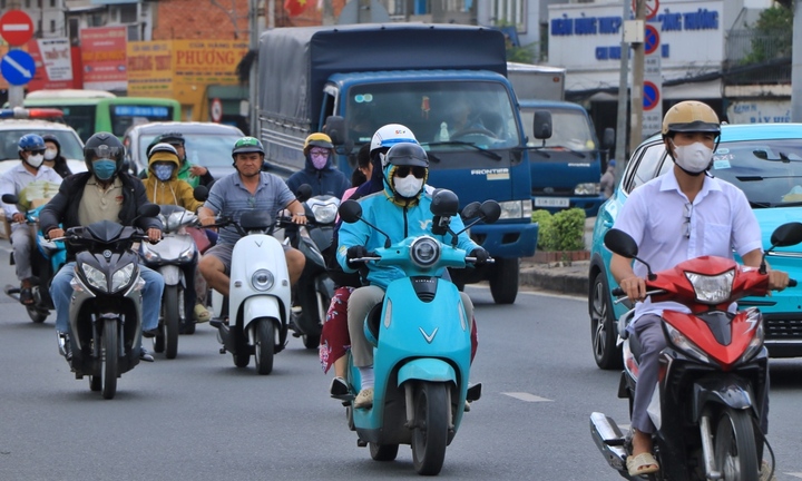 Giá xăng tăng, nhiều người tính chuyển sang xe điện