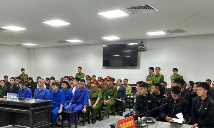 17 người hỗn chiến sau quán karaoke, tòa tuyên gần 50 năm tù