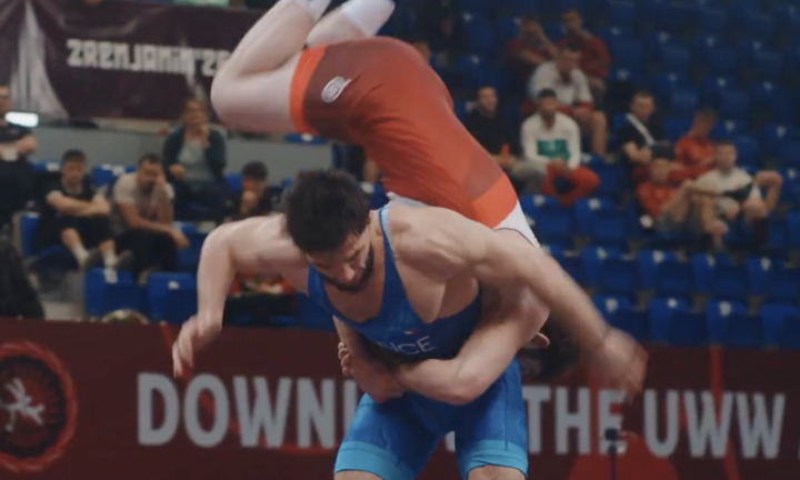 Đô vật Nga tung tuyệt chiêu cực lạ, lật kèo giây cuối khiến đối thủ ngỡ ngàng