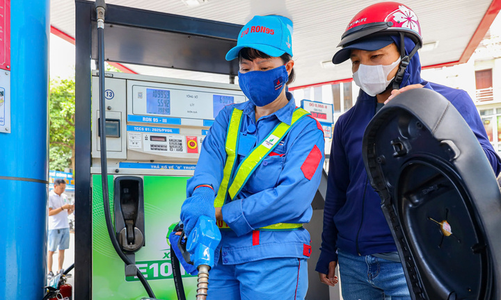 Thủ tướng đề nghị đưa thuế môi trường xăng dầu về 0 đồng