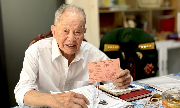 Từ lá phiếu mùa xuân độc lập đến một đời người huyền thoại