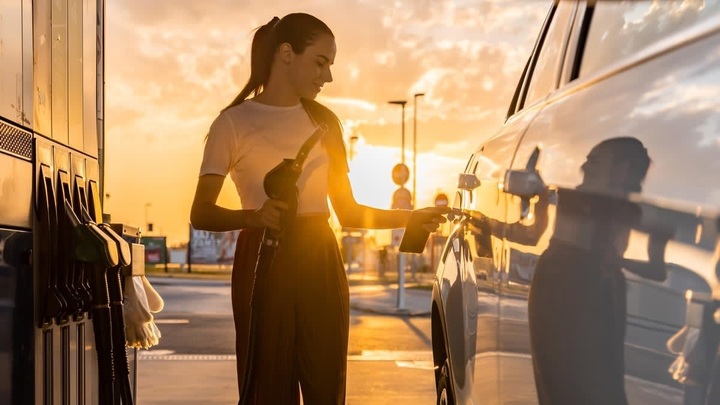 Đổ xăng buổi sáng có tiết kiệm hơn?