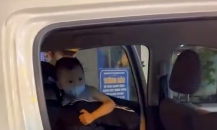 CSGT Đà Nẵng dùng xe đặc chủng đưa cháu bé 3 tuổi đi cấp cứu trong đêm