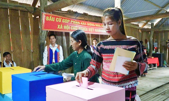 Bầu cử sớm ở ngôi làng biệt lập giữa núi rừng Gia Lai